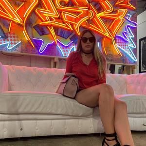 Meet your Posher, Claudia